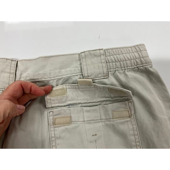 St. John's Bay Men's Cargo Shorts Size 44 Beige 6.5" Inseam 6 Pocket - Picture 7 of 9